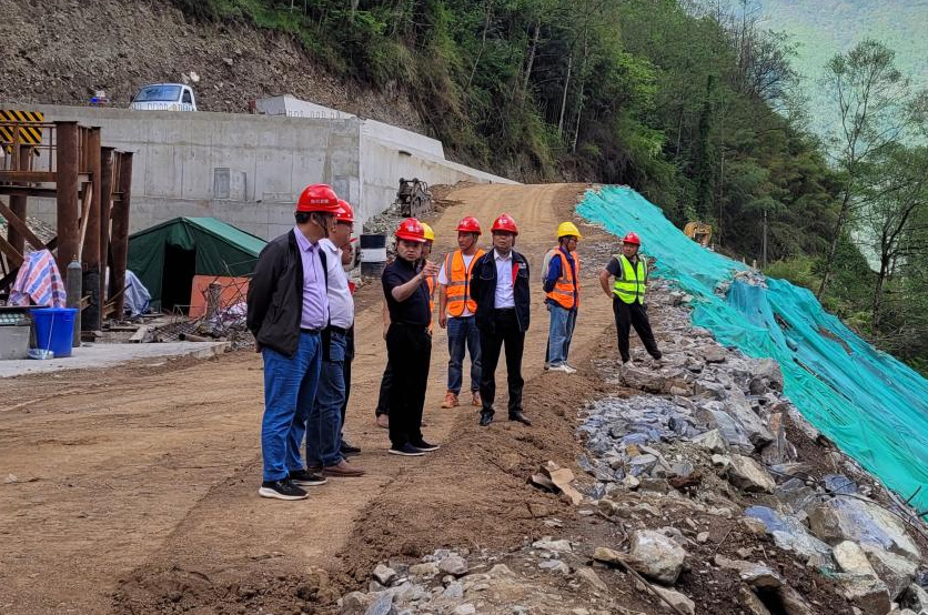 壹号平台注册链接_壹号平台下载安装党支部副书记、副董事长、副总经理翁雪松一行赴海螺沟项目调研指导工作